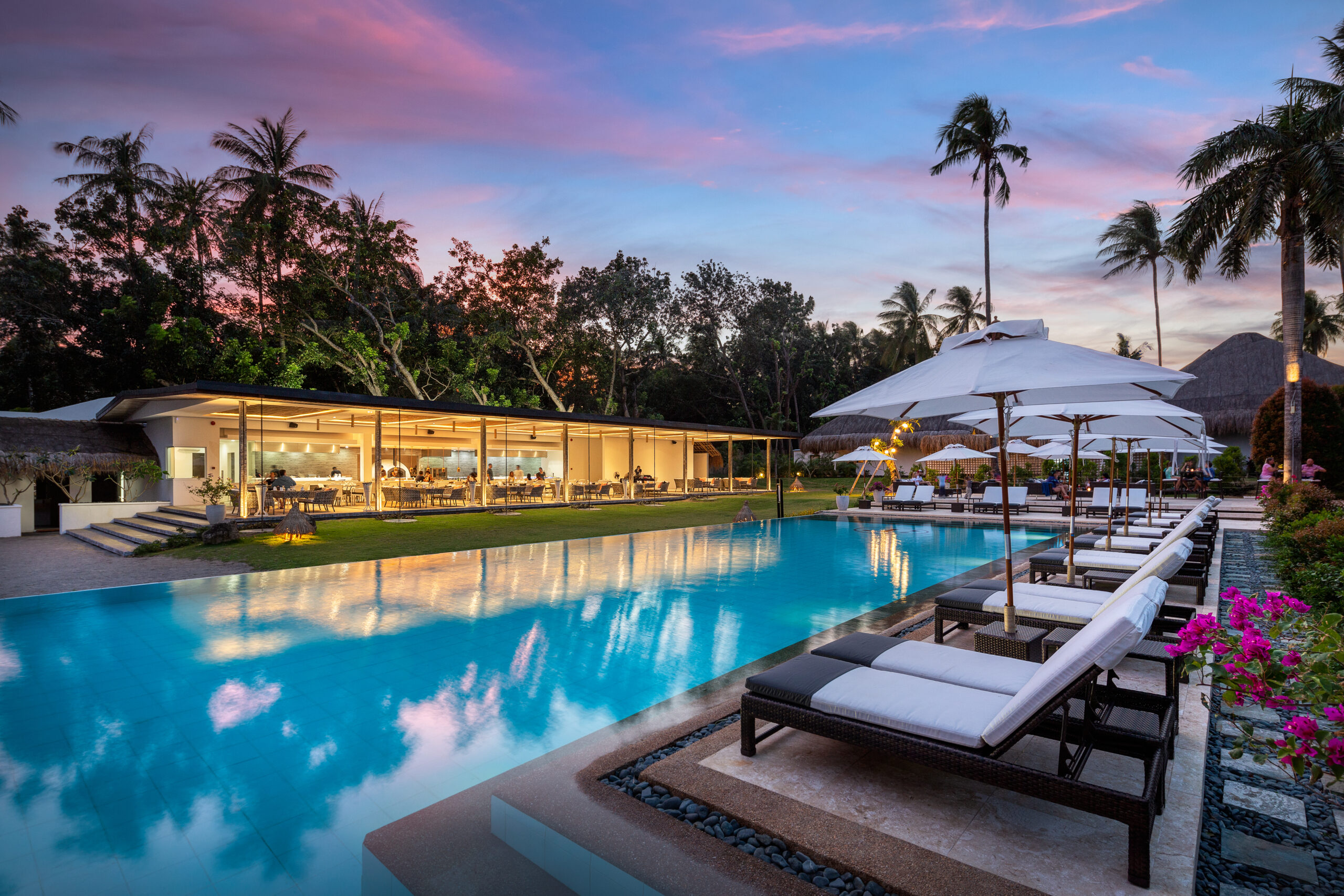 Breeze pool and restaurant